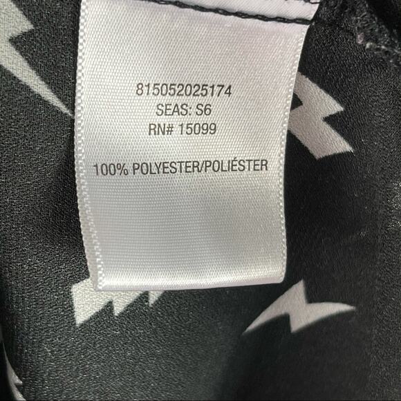 Bongo Black & White Lightning Bolt Print Sheer 3/4 Roll-Tab Sleeves Top - XS - Picture 10 of 12